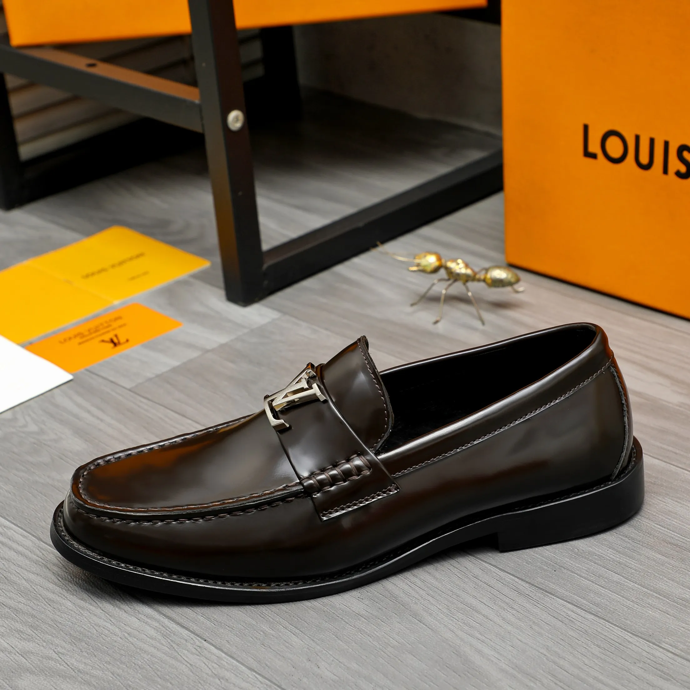 Men's shoes 💰442 Product trademark: LV "Louis Vuitton" business slip-on leather shoes Regular size: 38-46 (45.46 custom-made, non-returnable) Product materials: Selected pearlescent cowhide upper, cowhide lining, original rubber outsole